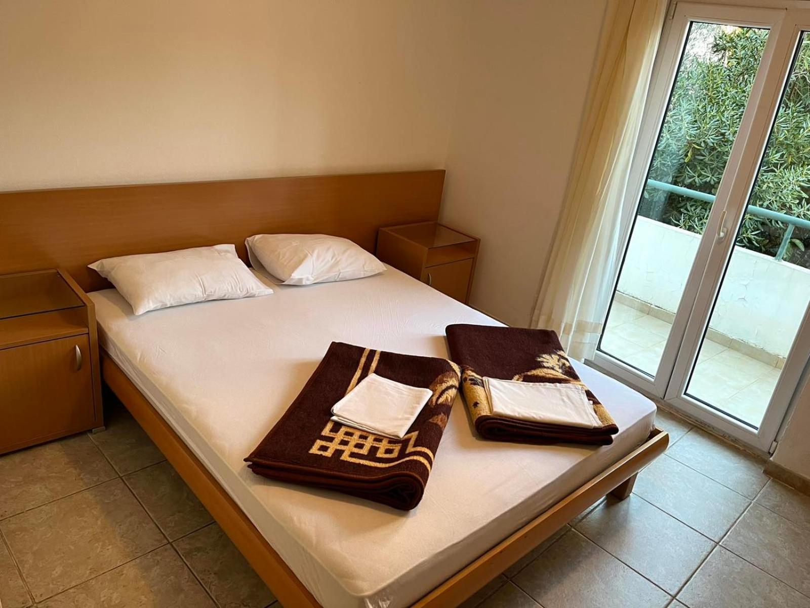 Apartments And Room Mv Petrovac Exterior foto