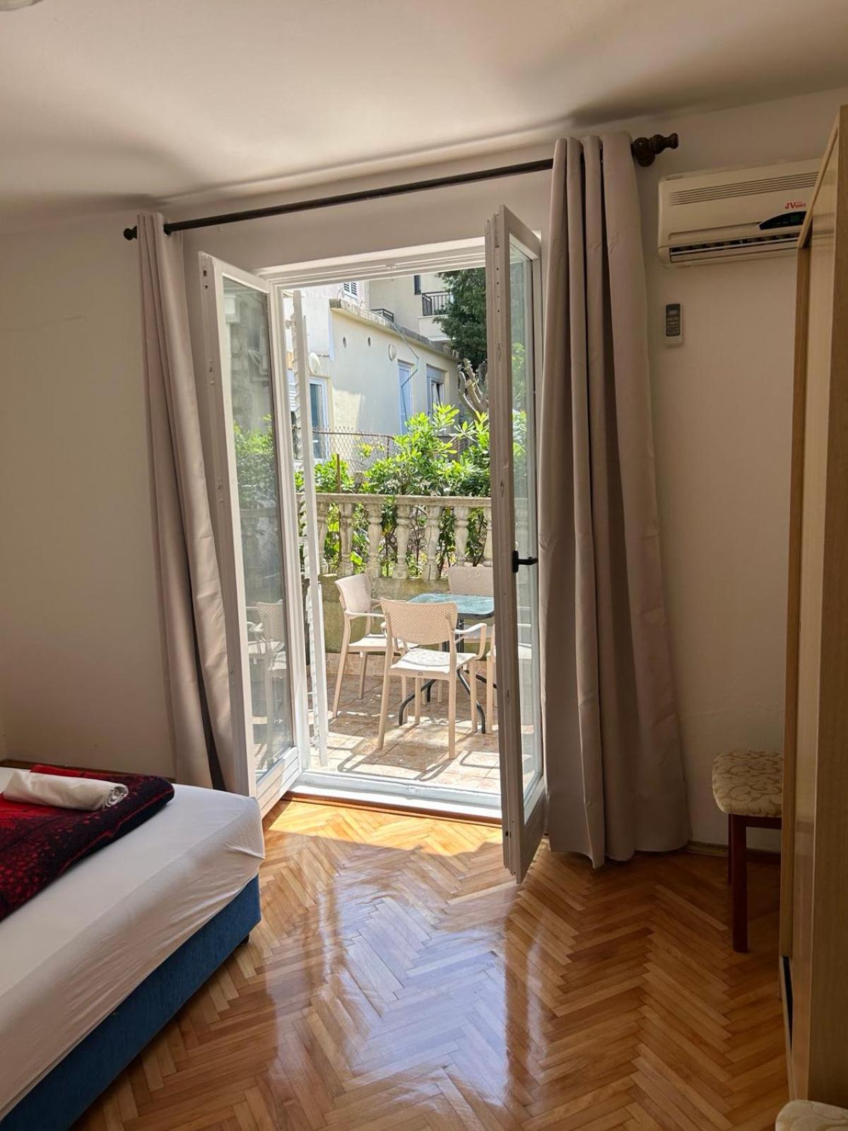 Apartments And Room Mv Petrovac Exterior foto